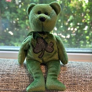 Ty Beanie Baby “Luckier” Green Plush Bear with Shamrock